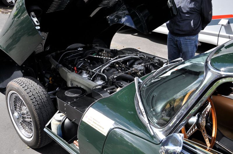 Immerhin muss der 269-PS-Motor bei einer Höchstgeschwindigkeit von 230 km/h ordentlich Abgase wegbekommen. (Grimm/»kfz-betrieb«)