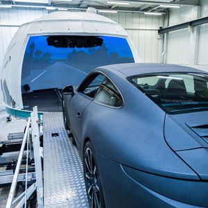 Grundlage sind 1:1 Modelle verschiedener Fahrzeugklassen, die eingesetzt werden. Somit können kundenspezifische Simulationsmodelle gefahren werden. (Bild:  FKFS)