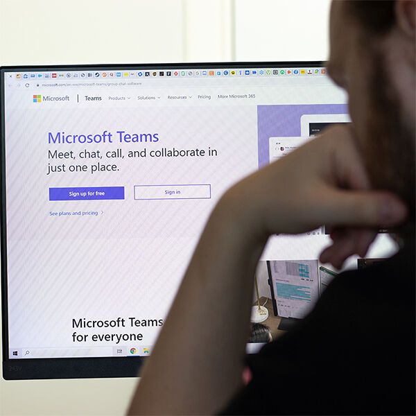 Berechtigungen in Microsoft 365 steuern So nutzen Sie Active-Directory-Gruppen in Microsoft TeamsBei der Planung von Berechtigungen in Microsoft Teams stellt sich oft auch die Frage, ob die Integration von Gruppen aus Active Directory möglich ist. Wir zeigen in diesem Beitrag wie das geht und erläutern die Hintergründe. Zum Artikel  (Bild: © Postmodern Studio - stock.adobe.com)
