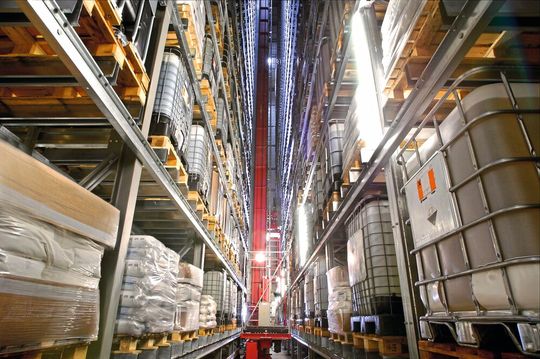 Bei Brenntag ist die Erweiterung der Lagerverwaltung mit SAP EWM der erste wichtige Schritt in Richtung Digitalisierung mit SAP. Bei Brenntag ist die Erweiterung der Lagerverwaltung mit SAP EWM der erste wichtige Schritt in Richtung Digitalisierung mit SAP.