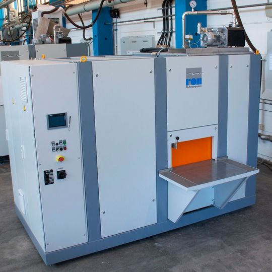 The Focus was developed to meet changing requirements in parts cleaning. This cost-effective solvent cleaning system ensures a high level of cleanliness even with a relatively low cleaning volume.(Source:  Karl Roll)