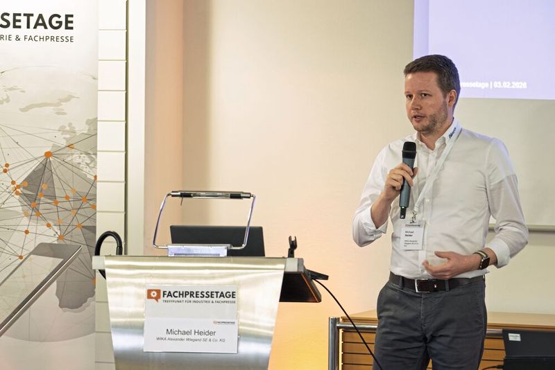 Image 2: Michael Heider talks about IIoT condition monitoring at the Stutensee editorial office's trade press days. (Image:rbs)