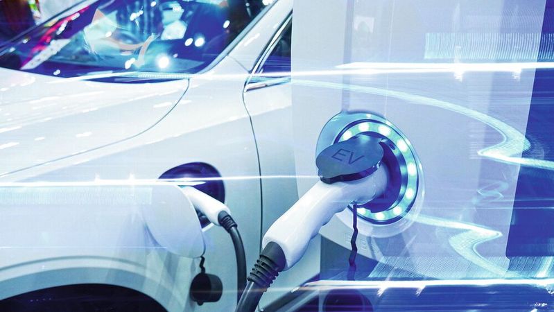 Ladesäulen sind die zentralen Versorgungseinrichtungen für Elektrofahrzeuge. Weiss Technik rät daher zu Umweltsimulationstests, um bereits vorab die Widerstandsfähigkeit der Geräte für den späteren Praxiseinsatz zu prüfen.(Bild:  Weiss Technik GmbH)