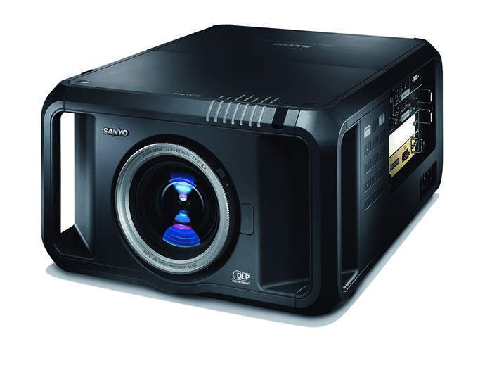 Der Zweilampen-Beamer PDG-DHT100L hält mit 6.500 ANSI-Lumen in seiner Klasse derzeit den Rekord bei der Leuchtkraft. (Archiv: Vogel Business Media)