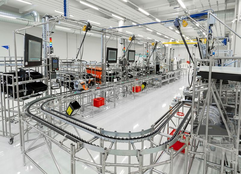 Die Produktionsanlagen in Halle 6 im Siemens-Werk in Bad Neustadt sind sowohl hardware- als auch softwareseitig vollständig mit Siemens-Komponenten ausgestattet. Daraus resultiert eine durchgängige Fertigungsumgebung. (Siemens)