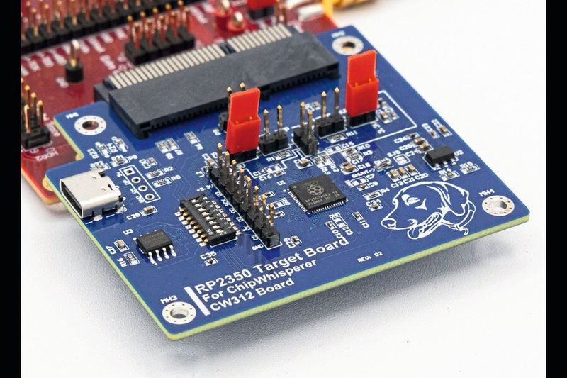 Bild 19: NewAE RP2350 Target für ChipWhisperer. (Bild: Raspberry Pi)