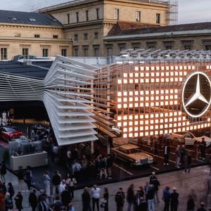 Der Mercedes-City-Stand im Apothekenhof der Münchner Residenz(Bild:  © Mercedes-Benz)