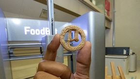 Prototyp der µ-Bites: 3D-gedruckte Kekse auf Basis von pflanzlichen Abfallstoffen und Kunststoffresten. (Bild: SIU Carbondale Communications)