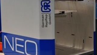 „Auspacken, aufstellen, einrichten und drucken“: Der neue 3D-Drucker Neo ist als Fertiggerät erhältlich. (Bild: German Reprap)