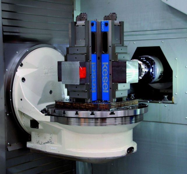 Bild 2: Werkstücke mit einem Hüllzylinder bis 900 mm Durchmesser können an fünf Seiten mit bis zu 500 mm langen Werkzeugen bearbeitet werden. (Archiv: Vogel Business Media)