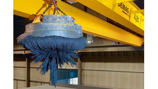 Der Prozesskran für eine schwedische Eisengießerei hat die Umschlagleistung beim Schrotthandling verfünffacht.  (Bild: Demag)