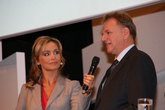 Daimler-Vorstand Andreas Renschler im Gespräch mit Moderatorin Sandra Maria Meier über die steigende Nachfrage nach Daimler Trucks und Mercedes-Benz Vans. (Archiv: Vogel Business Media)
