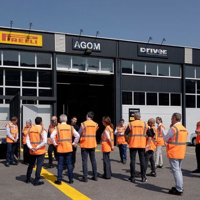 Driver Agom aus der Schweiz hat die Zertifizierungen ISO 14001:2015 und ISO 45001:2018 für sein integriertes Managementsystem für Gesundheit, Sicherheit und Umwelt (HSE) bereits bekommen. (Bild: Pirelli)