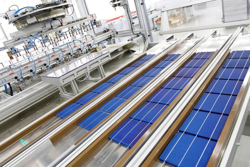 Das Unternehmen Colas produziert seine „Wattway“ genannten Solarpanels im französischen Ort Tourouvre in der Normandie. (Colas)