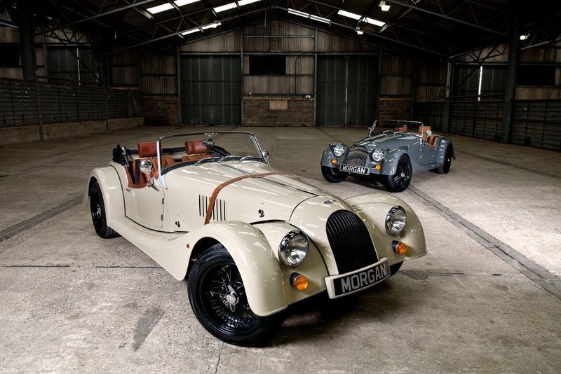 Auch der Sechszylinder des Modells Roadster stammt von Ford und entwickelt 280 PS unter der lang gestreckten Motorhaube. (Morgan)