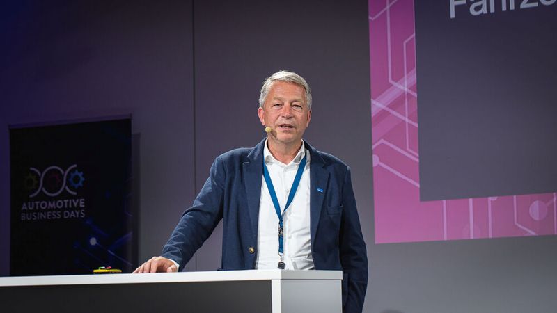 Wie man den Fahrzeugankauf und die Schadenabwicklung mithilfe von Remote-Technologie neu denken kann, zeigte Ralph Dollenberg, Business Development Manager bei TÜV Nord Mobilität, in seinem Impuls-Café-Vortrag auf. (Bild: Stefan Bausewein)