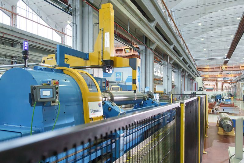 Roll grinder from Pomini Tenova equipped with state-of-the-art CNC and automation technology from Siemens based on Sinumerik One. (Source: Siemens)