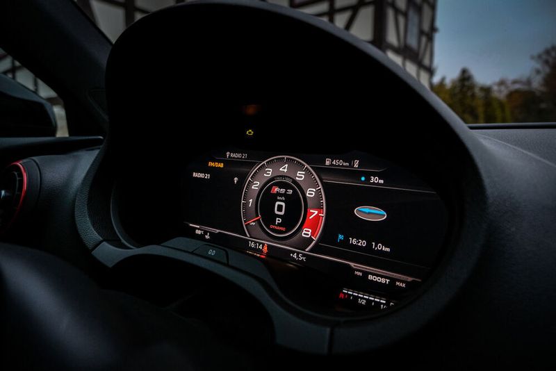 Bis zu 280 km/h wird der RS3 schnell, wenn man gegen Aufpreis die Anhebung der Höchstgeschwindigkeit dazubucht. (Ampnet/Dennis Gauert)