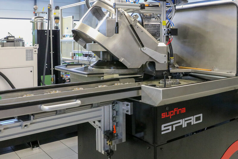 Zur Kapazitätserweiterung setzte MPS Micro Systems auf eine Feinschleifmaschine Supfina Spiro F5. (Supfina Grieshaber)