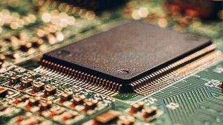 Eine weitere Eskalation des Konflikts in der Ukraine könnten zu einer Verknappung von für die Chipundustrie wichtigen Rohstoffen wie Neon oder Palladium führen, warnen Experten. (Bild: Clipdealer)