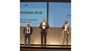 Obermeister Roland Hoier (Mitte) und seine Stellvertreter Michael Hagenauer (links) und Marcus Eisner begrüßten die Teilnehmer des Jahresforums. (Jan Rosenow)