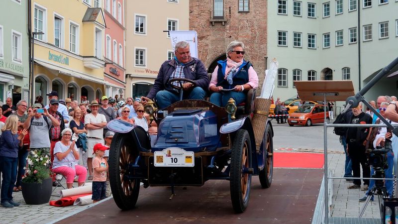 Mit Baujahr 1903 ein sehr frühes Automobil: Léon Buat aus Frankreich. Sein Einzylinder besitzt 0,8 Liter Hubraum. (Bild: Diehl)