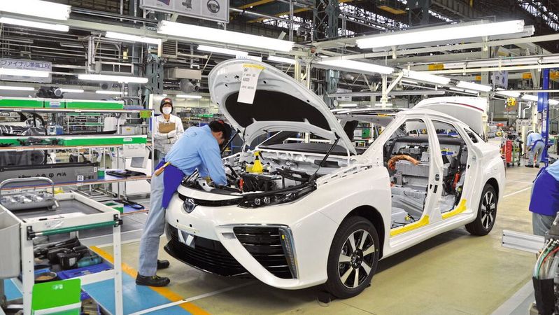 Toyota kann auch im November nicht so viele Fahrzeuge herstellen wie geplant. Im Bild: Ein Blick in die Mirai-Fertigung.