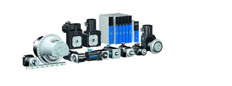 Aus Servoregler, Getriebe, Motor, Kabel und – bei Bedarf – Zahnstange erhalten Anwender präzise und komplette Antriebskonzepte.  (Bild: Stöber Antriebstechnik GmbH + Co. KG )