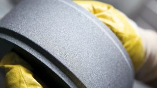 RV-Compound bindet Radbeläge und ihren Kern zusammen, damit sie auch unter höchster Beanspruchung ihre Leistungsfähgikeit zeigen können. (Räder-Vogel)