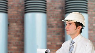 Die Wartung von klimatechnischen Anlagen ist Expertensache. Viele Unternehmen greifen dazu auf externe Dienstleister zurück – die Entscheidung für einen der zahlreichen Anbieter sollte sorgfältig getroffen werden. (© Gerhard Seybert - Fotolia.com)