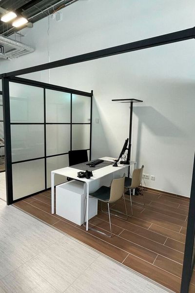 Erstmals in dieser Form bei Nissan kommen im Innenbereich Glastrennwände zum Einsatz.  (Bild: Nissan)