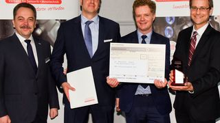 Die Gewinner des AMA Innovationspreises 2017 (v.l.n.r.): Peter Krause, First Sensor AG; Jochen Schnetz, Nick Scruton, Dr. Alexander Sappok, CTS; Prof. Stefan Zimmermann, Leibniz-Universität Hannover. (AMA Service GmbH / Bischoof & Broel)