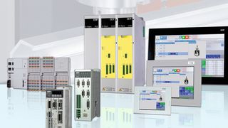 Für die komplette Steuerungsausrüstung von Maschinen bietet Eckelmann neben der Embedded Steuerung E°EXC 88 inkl. schnellem IO-System (links) auch die passenden Antriebsregler (Mitte) und Bedienpanels (rechts). (Bild: Eckelmann)