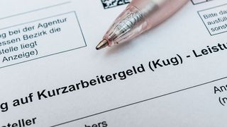 Damit Unternehmen Kurzarbeit beantragen können, muss es einen erheblichen Arbeitsausfall geben.  (Stockfotos-MG - stock.adobe.com)