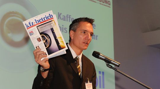 Auf der Höhe der Zeit: Das Tagungsthema Euro 5/Euro 6 ist Titelgeschichte in der aktuellen Ausgabe des »kfz-betrieb«. (Archiv: Vogel Business Media)