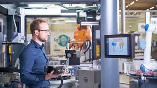 Ihre Ergebnisse haben die Wissenschaftler an einem Demonstrator in der Smart Factory OWL getestet.
 (Bild: Init)