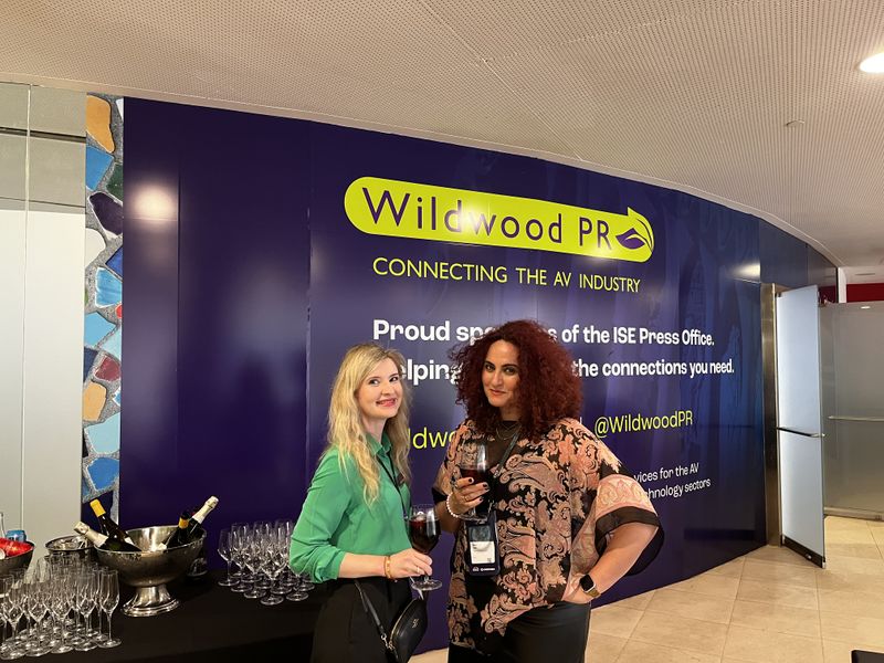 Sangria Happy Hour für Anastasia Burdeeva (Wildwood PR) und Besa (IT-BUSINESS). (IT-BUSINESS)