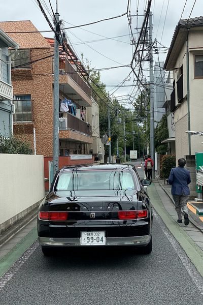 Einige Straßen sind ganz schön eng für das Toyota-Flaggschiff. (Toyota)