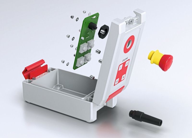 Rose bietet seinen Kunden die Möglichkeit, die Alu-Gehäuse individuell zu gestalten, mechanisch zu bearbeiten und Konfektionierungen oder Oberflächenveredelungen durchzuführen. (Rose Systemtechnik)