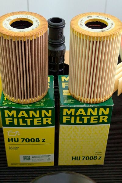 Nach und nach ersetzt der natürliche Imprägnierstoff Lignin das bekannte Phenolharz auch bei Ölfiltern, wobei die neuen Modelle eine etwas dunklere Färbung aufweisen. (Bild: Dominsky – VCG)