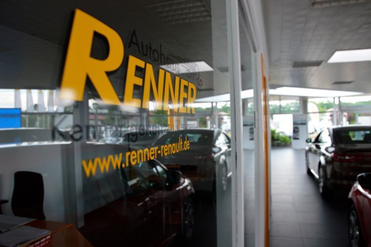 Automobile Renner hebt online immer wieder die eigene Händlermarke mit ihren Serviceversprechen hervor. (Achter / »kfz-betrieb«)