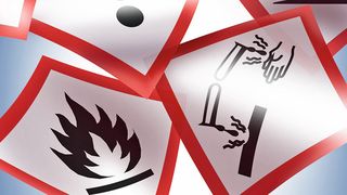 Egal ob Gefahrstoffe als Probelieferungen zugesendet oder über Dienstleister mitgebracht wurden – die Wege sollten untersucht und prozessseitig gesteuert werden. (© ernsthermann - Fotolia)