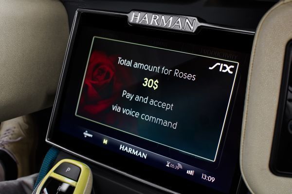 Der hybride Sportwagen Σtos: unterwegs mit persönlichem Autopilot und Drohne. (Rinspeed)