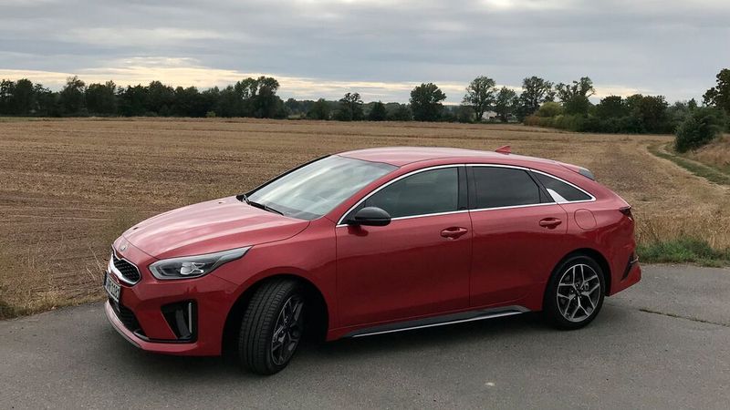 Das IMT-Getriebe ist in allen Diesel-Mildhybriden der Ceed-Baureihe zu haben – beispielsweise im eleganten Sportkombi Proceed. (Bild: Rosenow/»kfz-betrieb«)