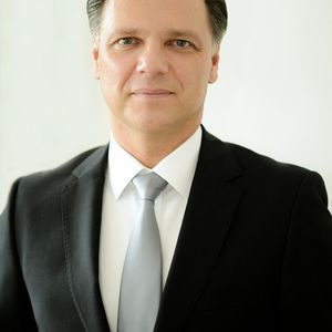 „Unser gesamter Service ist so aufgestellt, dass wir unsere Kunden optimal unterstützen, ob bei geplanten Wartungs- und Instandhaltungsarbeiten, bei ungeplanten Instandsetzungen oder bei Overhauling, Retrofit und Retooling“, erläutert der MAG Service-Chef Michael Heinz.