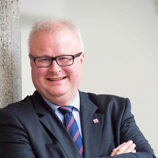 „Wirtschaft und Gesellschaft in unserem Land profitieren stark von digitalen Dienstleistungen. Sie eröffnen auf Seiten des Staates aber auch die Chance auf mehr Bürgerfreundlichkeit und Senkung von Bürokratiekosten“, so Hessens Finanzminister und CIO Thomas Schäfer(Bild:  Finanzministerium Hessen)