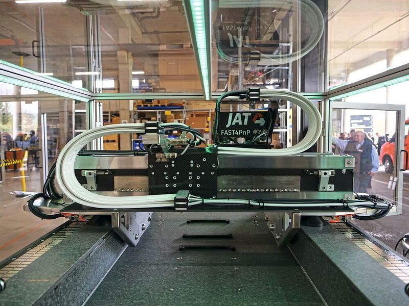 Das Hochpräzisionssystem kommt unter anderem in Reinraumanwendungen der Halbleiterindustrie zum Einsatz. (Bild: Igus)