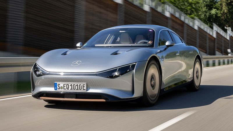 Mit ihrem Forschungsauto EQXX, das Verbräuche von unter zehn kWh/100 km schaffte, demonstrierten die Stuttgarter bereits mögliche Verbrauchsdaten. (Bild: Mercedes)