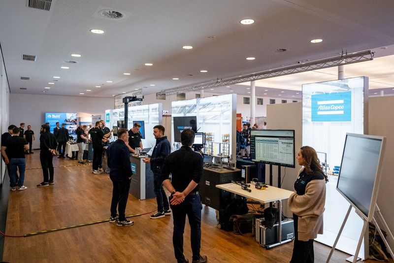 400 Teilnehmer informierten sich im Congress Centrum Wienecke XI. über die aktuellsten Produkte und Dienstleistungen rund um Schraubverbindungen, -technik, -werkzeuge sowie Einkauf und Beschaffung von C-Teilen.  (Bild: PHOTOVISION-DH GmbH)