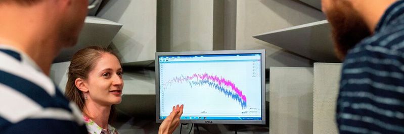 Das Datenaufkommen im IIoT nimmt rapide zu. Diese Datenflut gilt es zu speichern, aufzubreiten und zu analysieren, sollen daraus Mehrwerte entstehen. (Bild:  gemeinfrei / Unsplash)